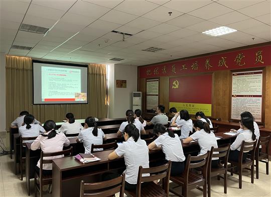 华体平台-华体(中国)
组织参加疫情常态化下建筑华体平台-华体(中国)经营管理风险管控培训
